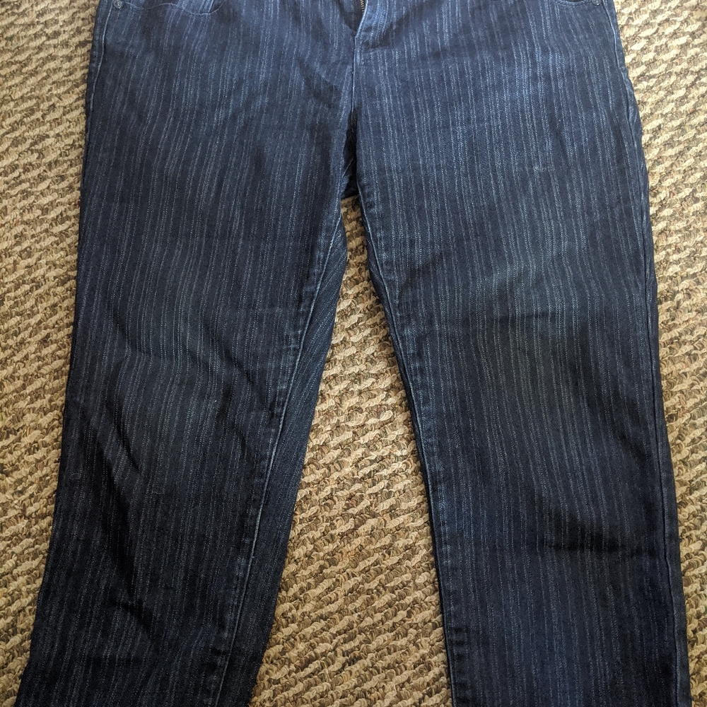 Guess Capris - Picture 3 of 3